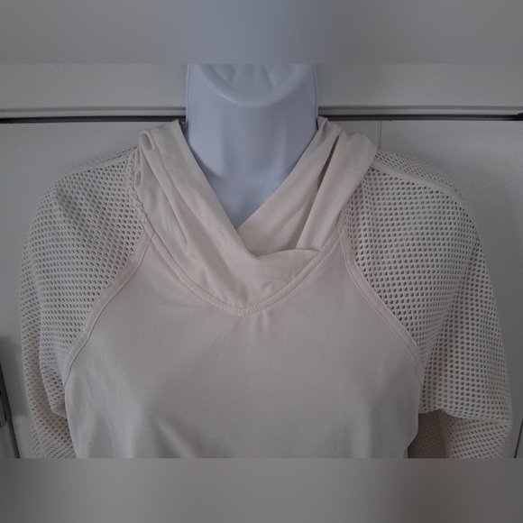 Lululemon/ Catch A Breeze/ Slightly Cropped Pullover/ Approx. Size US M/6 - Picture 8 of 15